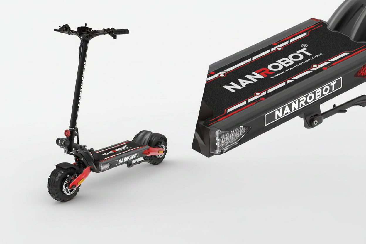 Trottinette électrique noire pour adulte avec cadre renforcé et phares LED haute intensité.